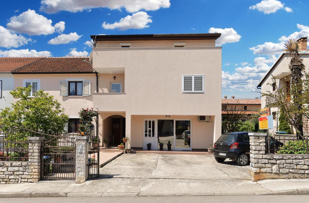 Apartments Milka 2074 Porec Exterior photo