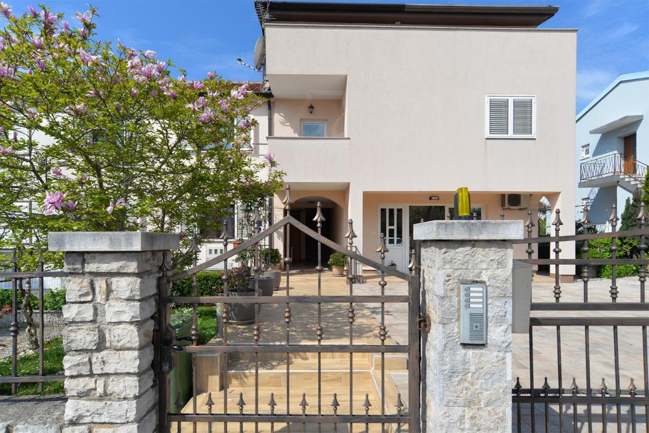 Apartments Milka 2074 Porec Exterior photo