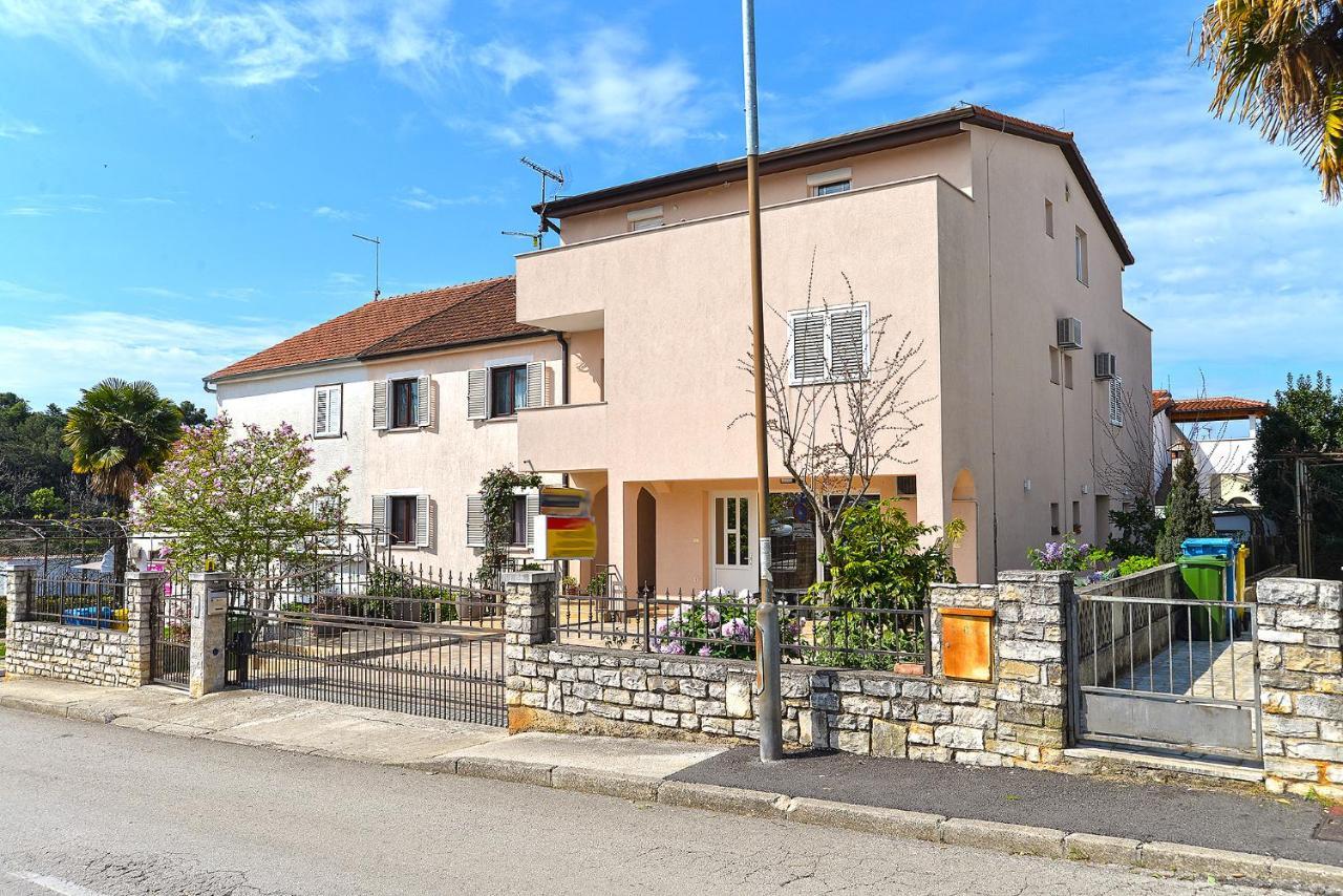 Apartments Milka 2074 Porec Exterior photo