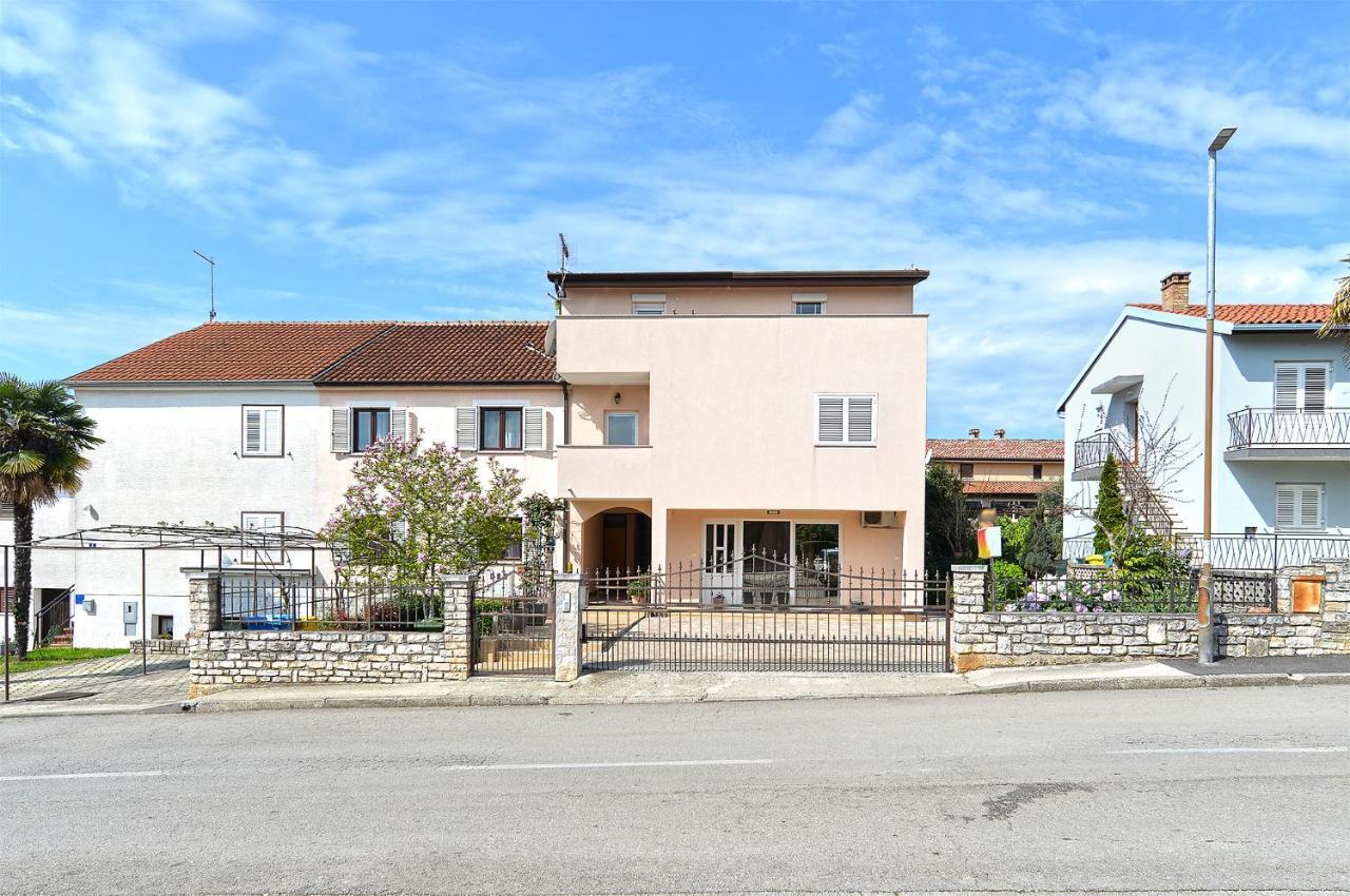 Apartments Milka 2074 Porec Exterior photo
