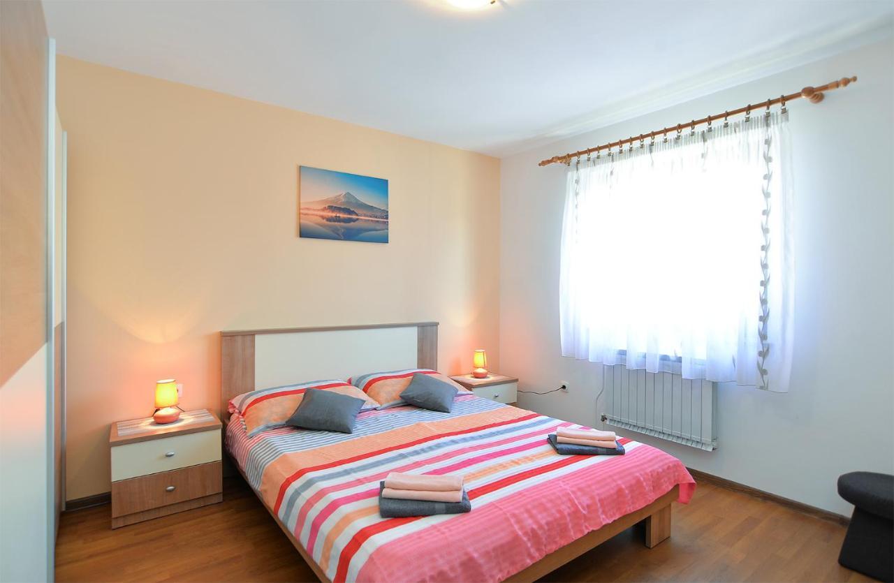 Apartments Milka 2074 Porec Exterior photo