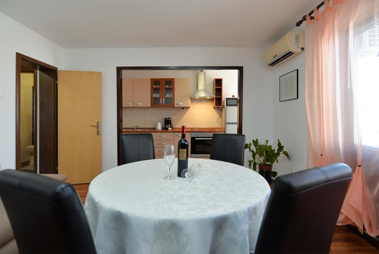 Apartments Milka 2074 Porec Exterior photo