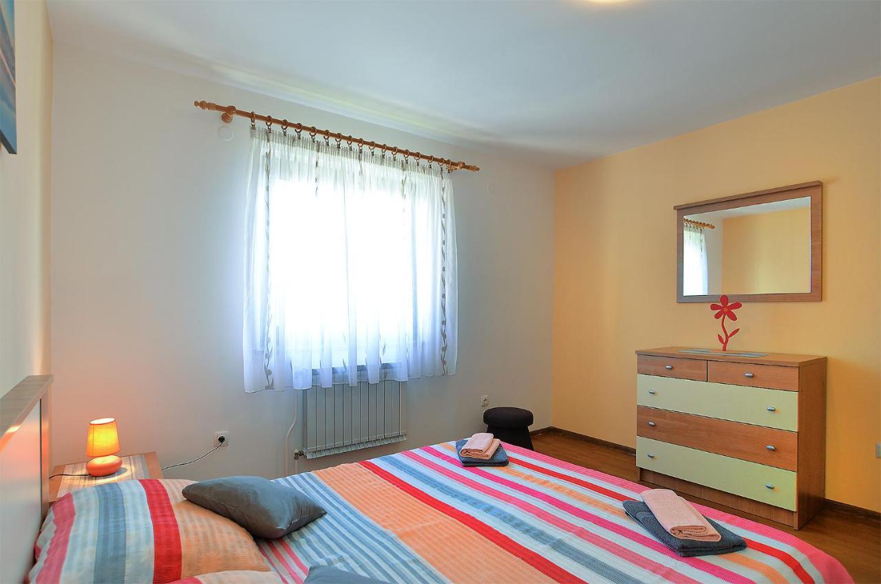 Apartments Milka 2074 Porec Exterior photo