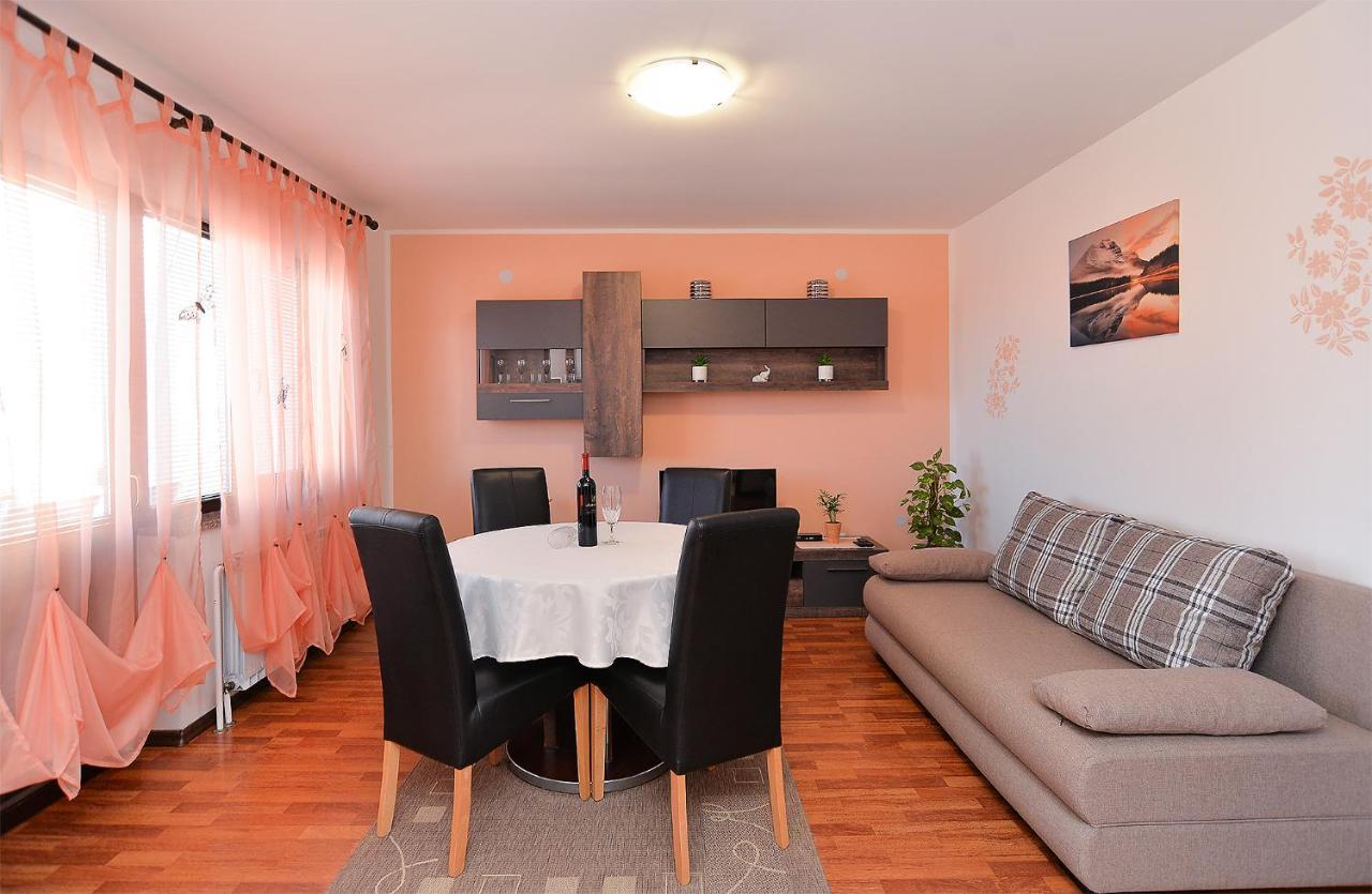 Apartments Milka 2074 Porec Exterior photo