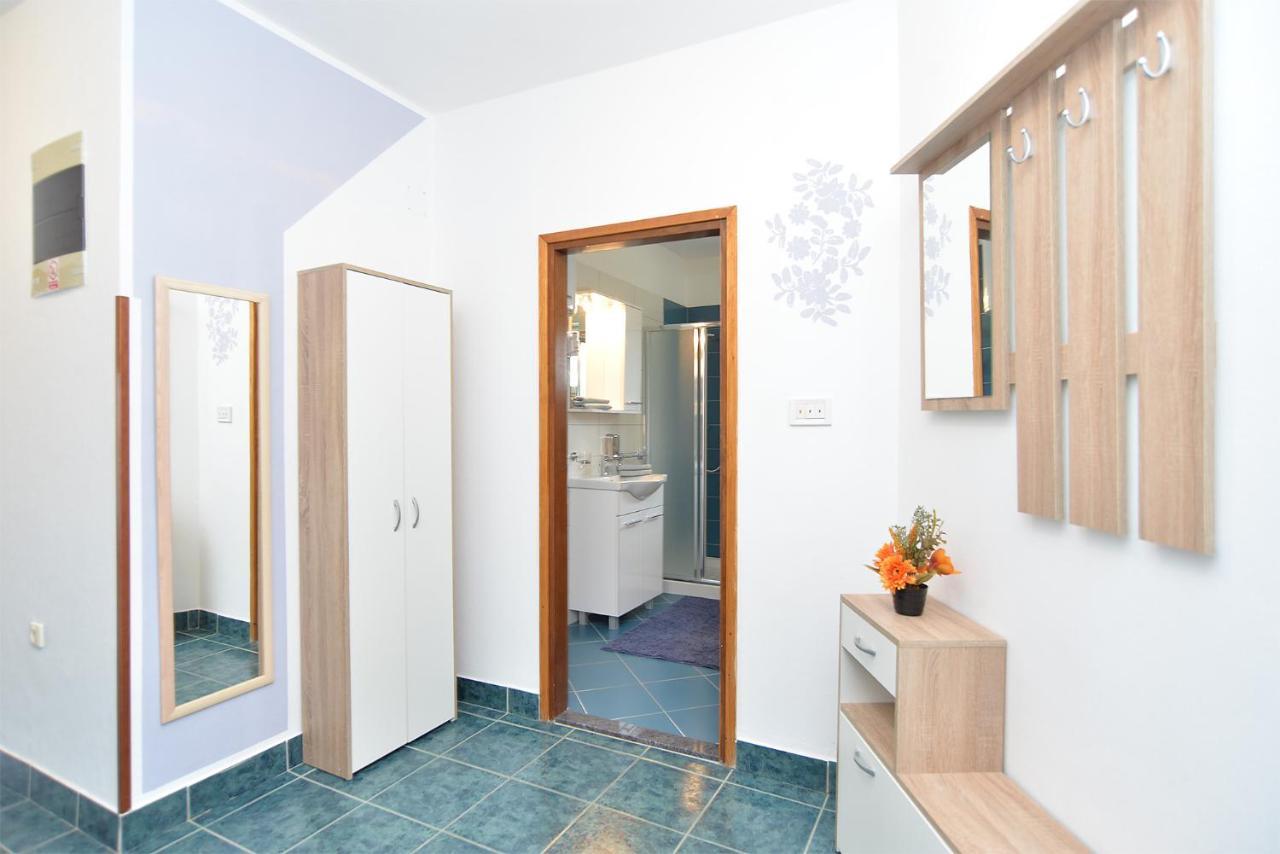 Apartments Milka 2074 Porec Exterior photo
