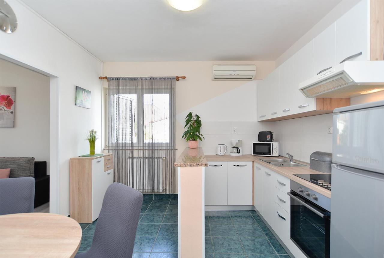 Apartments Milka 2074 Porec Exterior photo