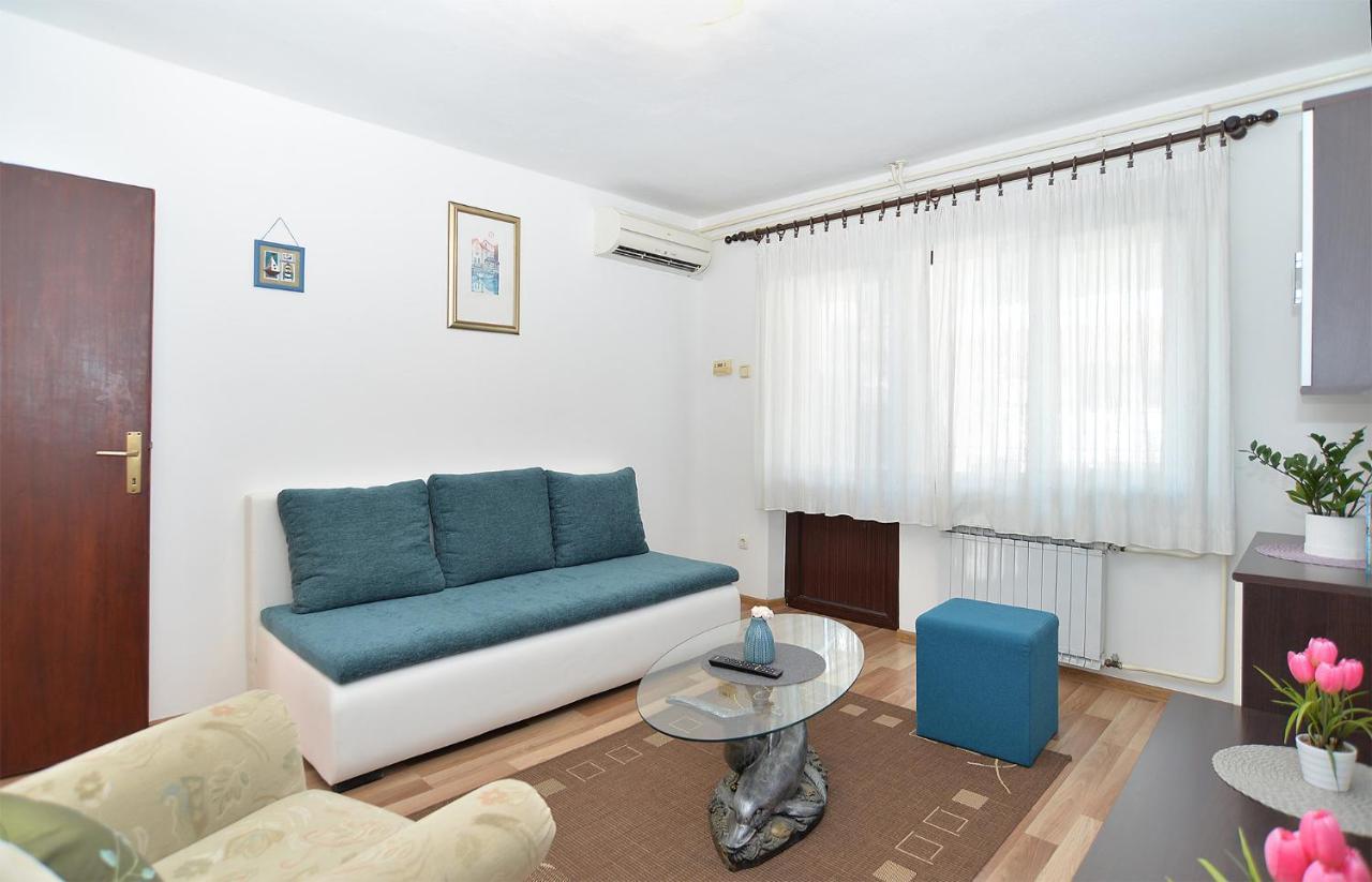 Apartments Milka 2074 Porec Exterior photo
