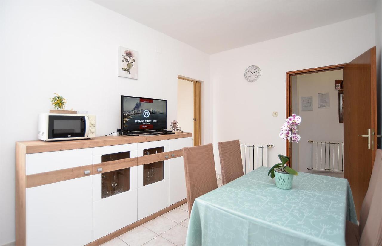 Apartments Milka 2074 Porec Exterior photo