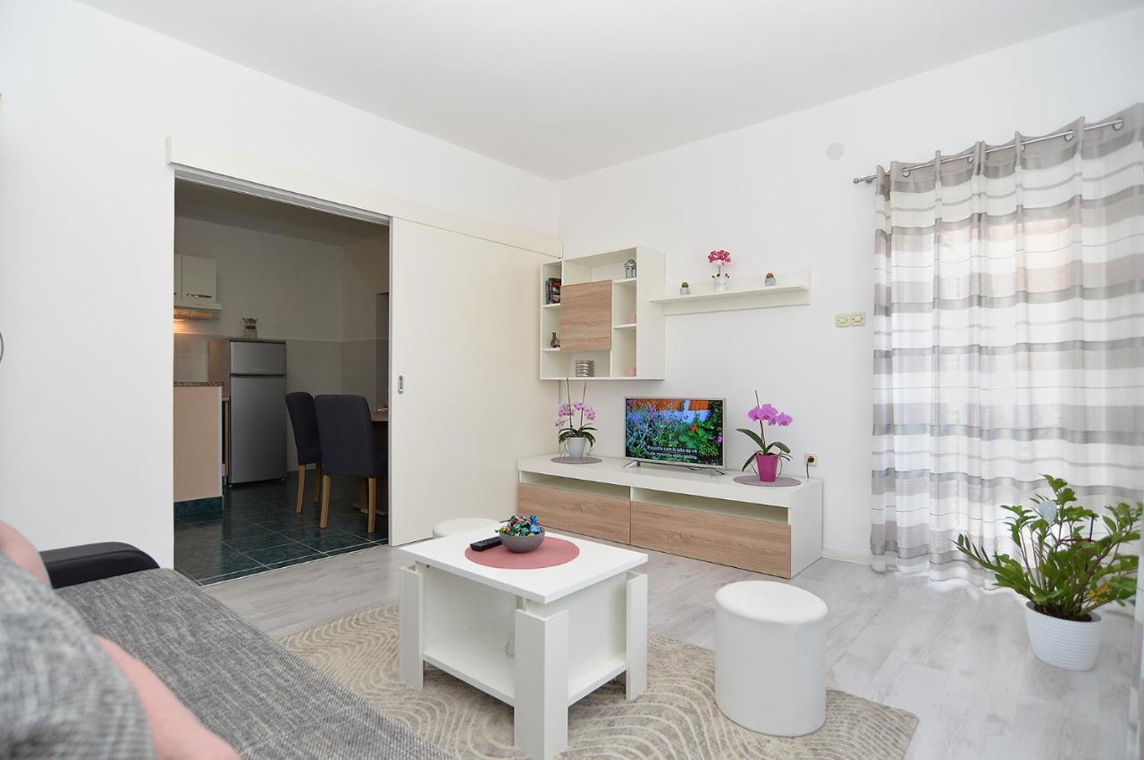 Apartments Milka 2074 Porec Exterior photo