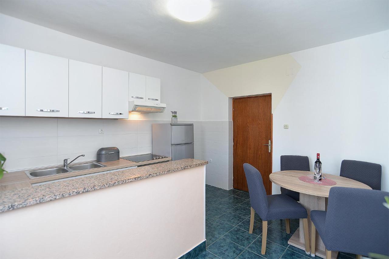 Apartments Milka 2074 Porec Exterior photo