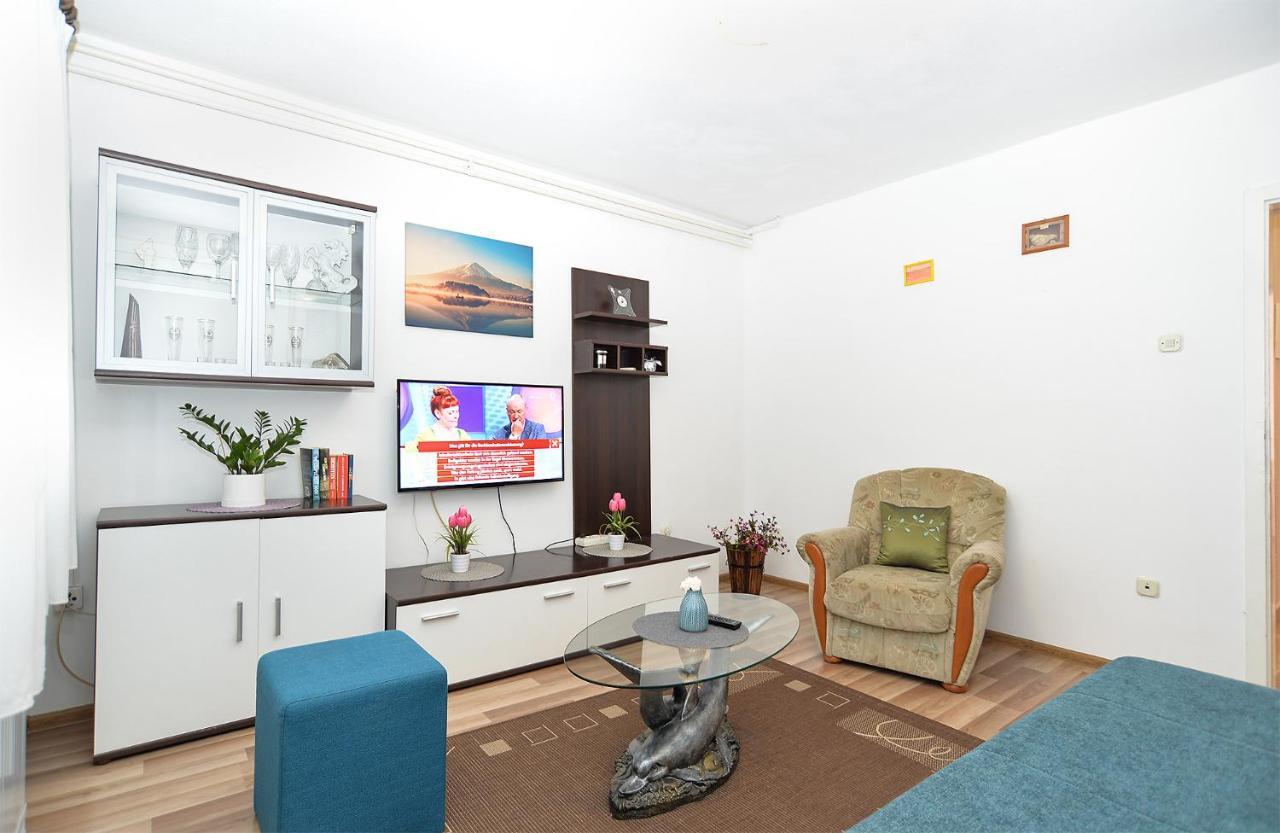 Apartments Milka 2074 Porec Exterior photo