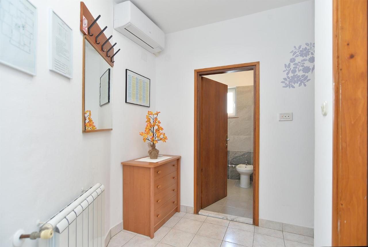 Apartments Milka 2074 Porec Exterior photo