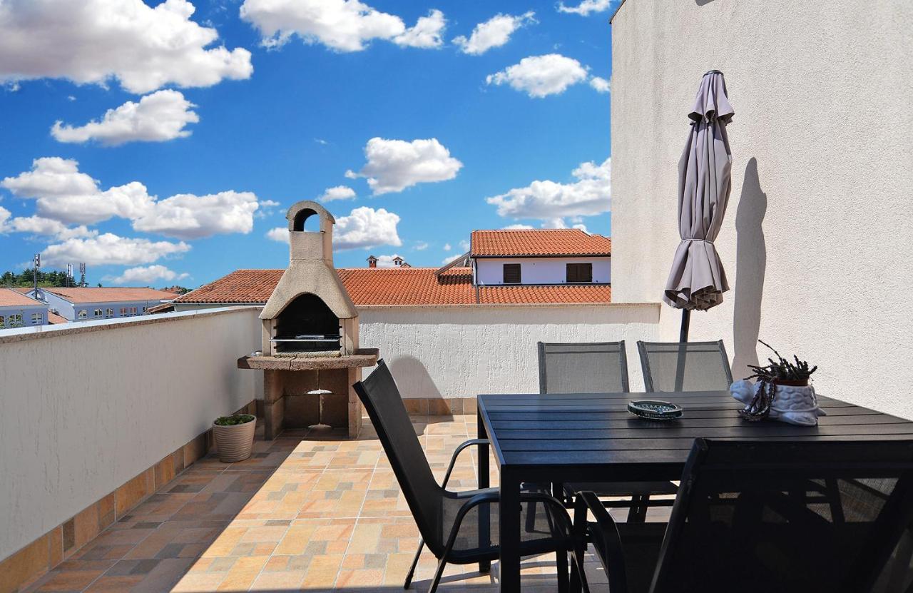 Apartments Milka 2074 Porec Exterior photo