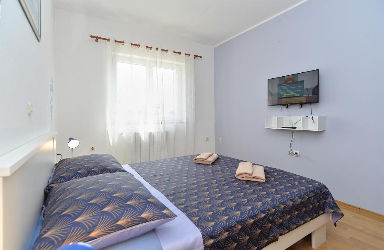 Apartments Milka 2074 Porec Exterior photo