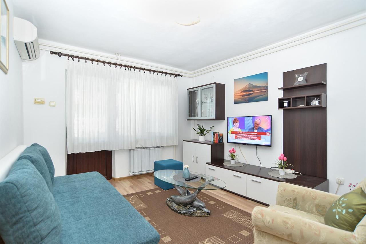 Apartments Milka 2074 Porec Exterior photo