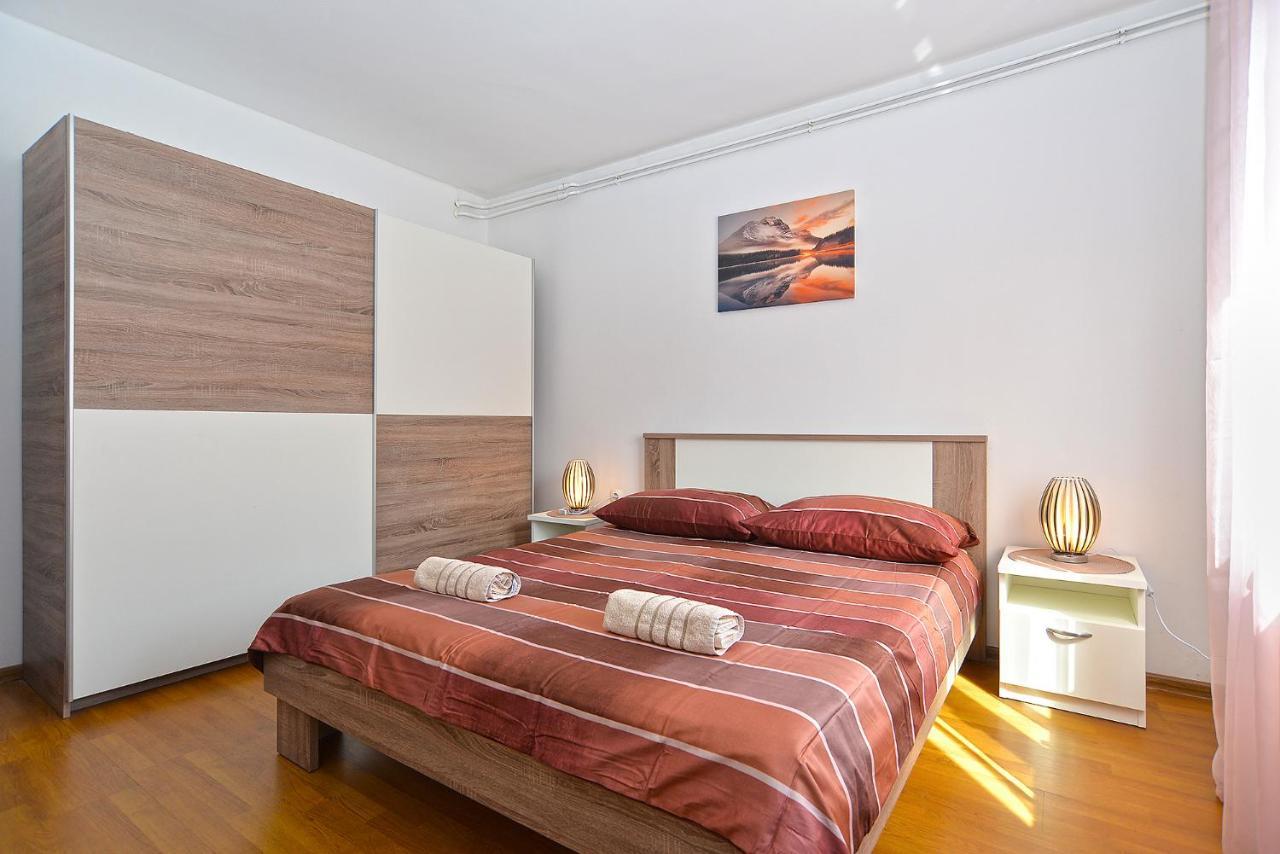 Apartments Milka 2074 Porec Exterior photo