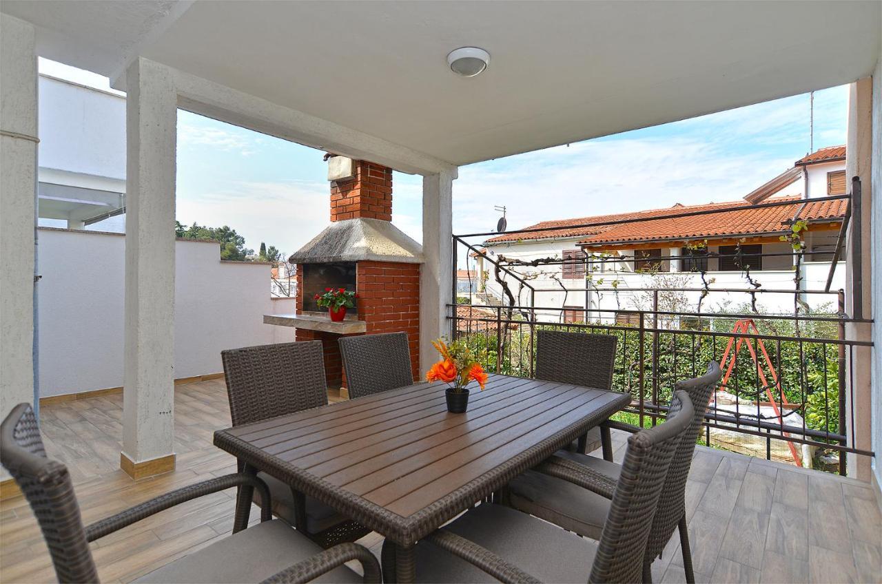 Apartments Milka 2074 Porec Exterior photo