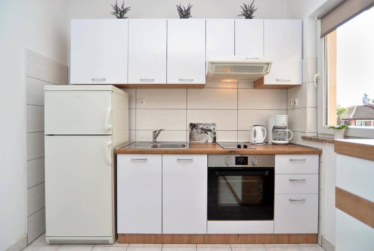 Apartments Milka 2074 Porec Exterior photo