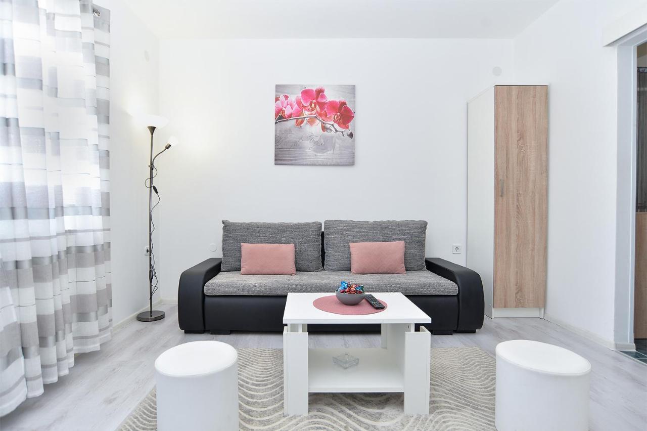 Apartments Milka 2074 Porec Exterior photo