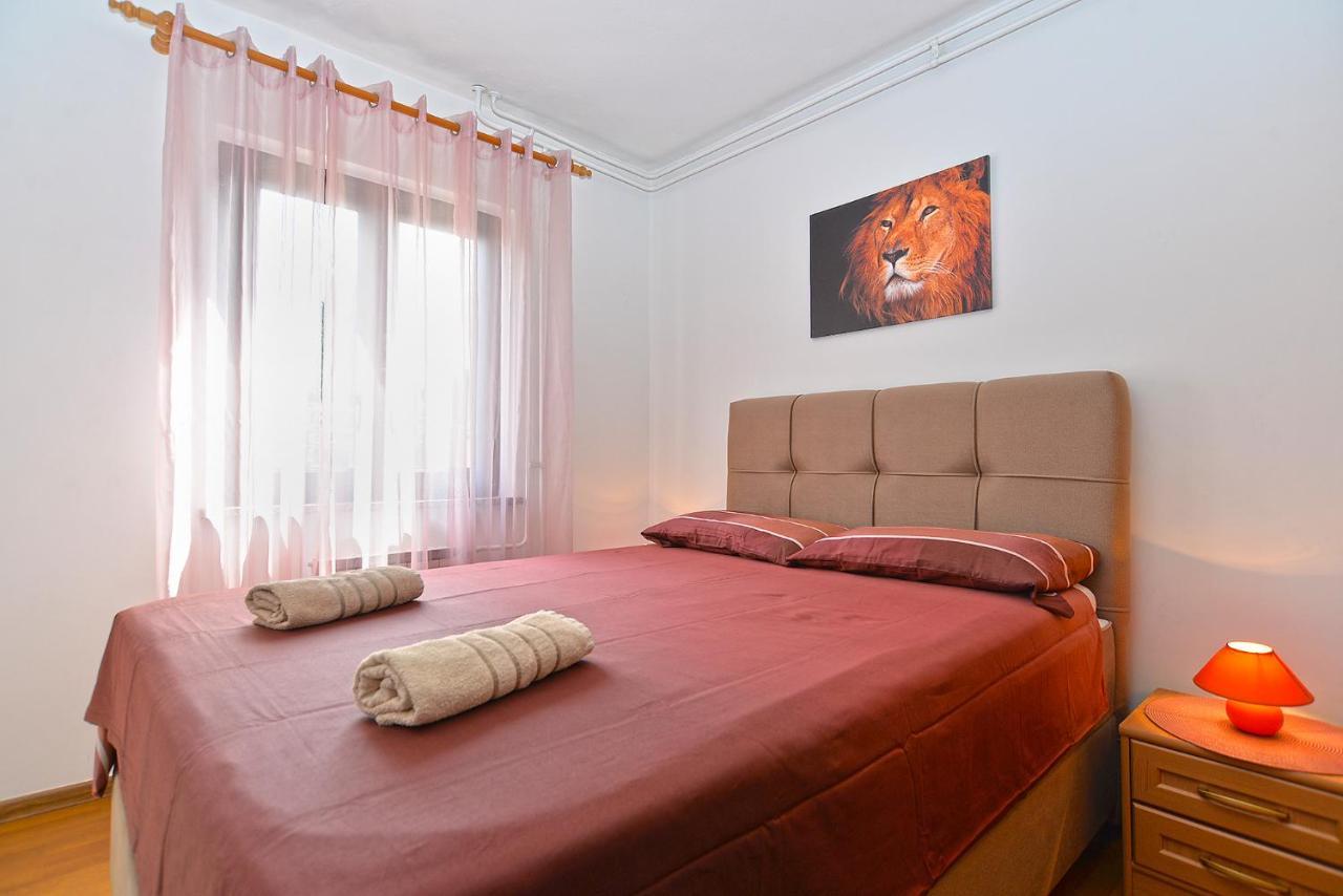 Apartments Milka 2074 Porec Exterior photo